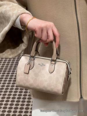 Сумка-подушка Coach Rowan Mini Boston - Классическая монограммная сумка и универсальная женская сумка через плечо/кроссбоди