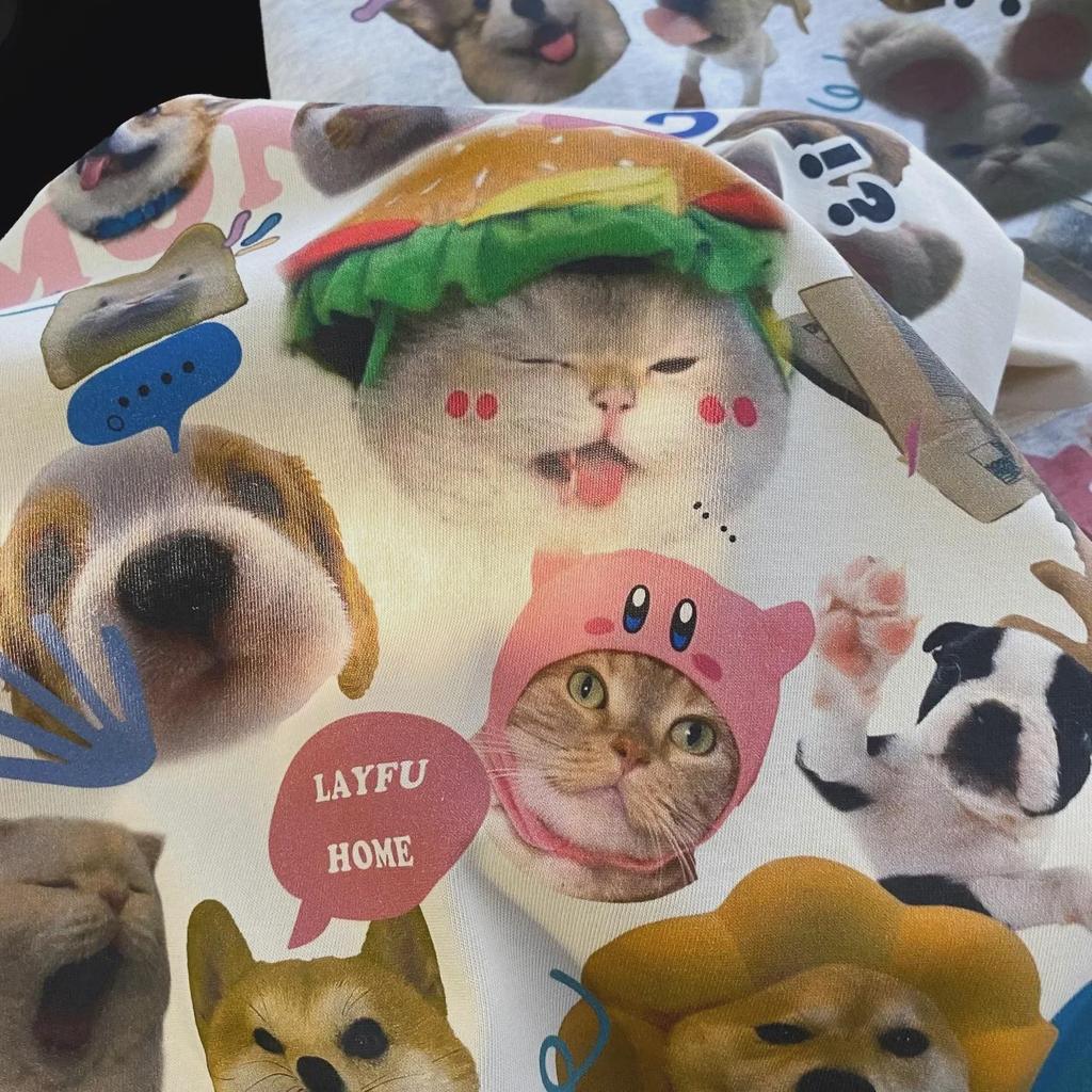 Женская футболка из хлопка в американском стиле с милым мультяшным принтом «Кошка и собака» — короткий рукав, круглая горловина, свободный крой