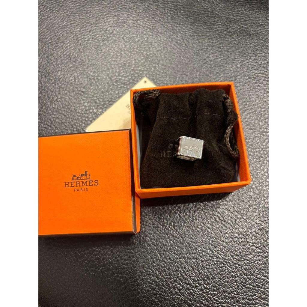 Б/у Кольцо для платка HERMES Hermes Кольцо Twilly Куб Серебристый Цвет С коробкой