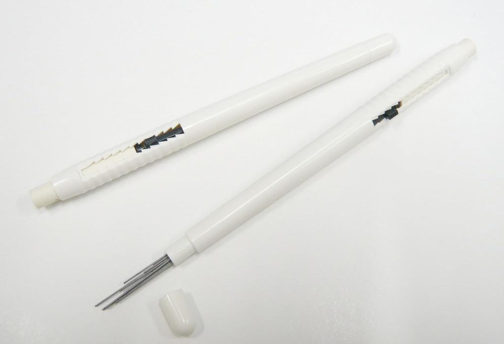 Пенал из зернистой кожи, синий ластик, белые и латунные детали в евростиле, набор механических карандашей ударного типа, черный в форме ручки SASLMC46W-NXS-B