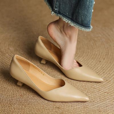 Четыре сезона носки Кожаная женская обувь Однотонная Повседневная Высокий каблук Новая Однопедальная кожаная обувь Мягкая подошва Женская модная обувь