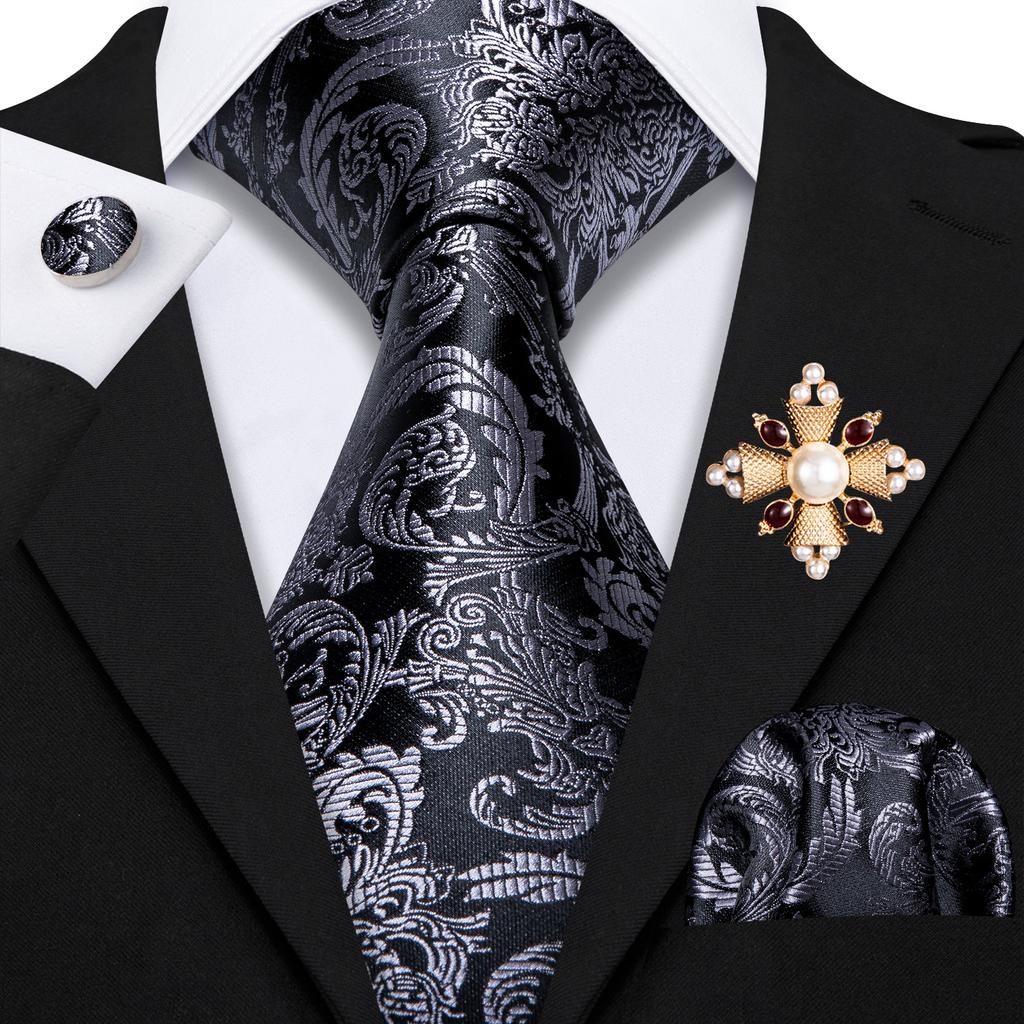Комплект для мужчин: галстук, брошь и карманный платок