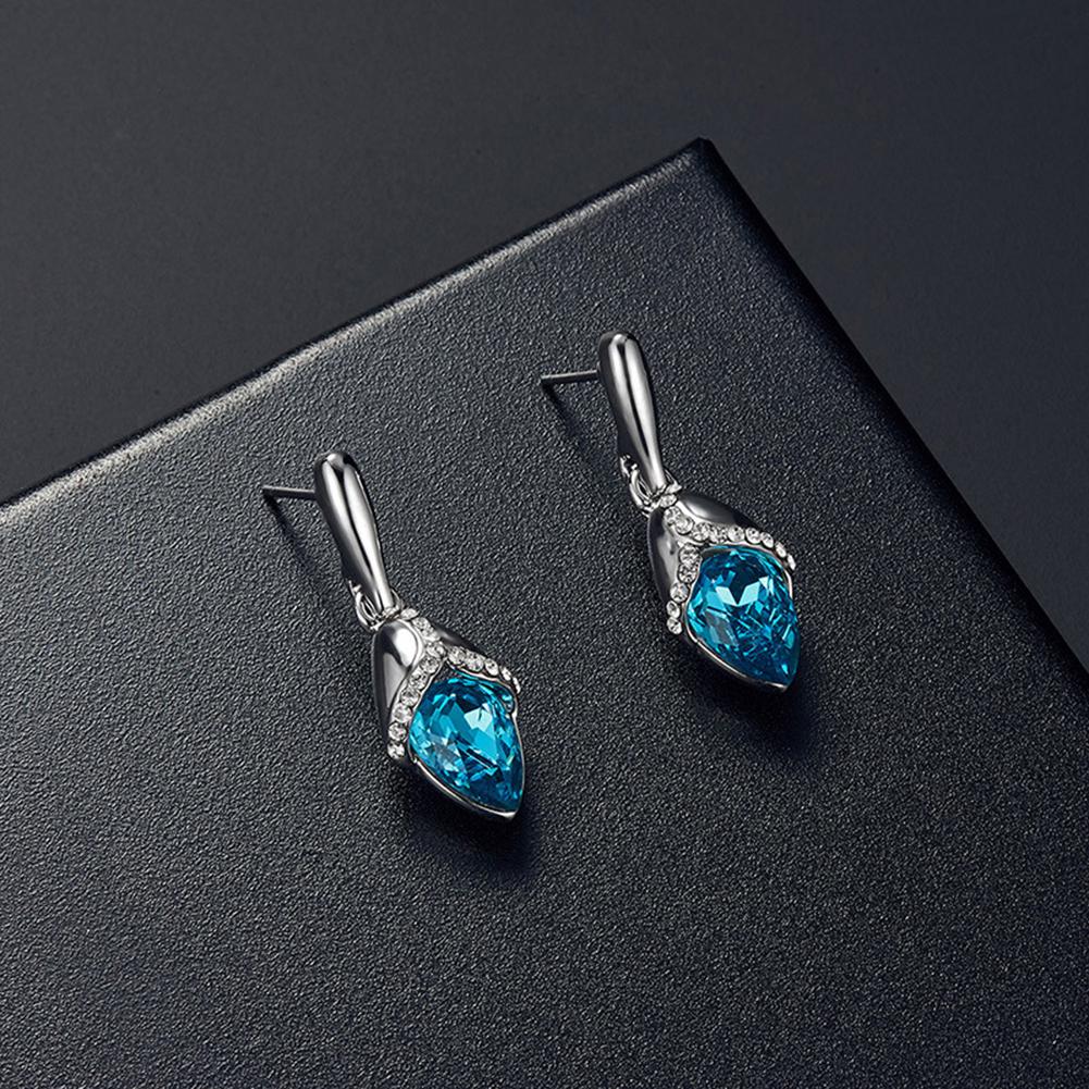 Ювелирный комплект, серьги и кулон на цепочке