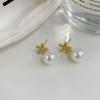Fresh Flower Pearl Earrings French Retro Light Luxury Niche Design Small Flower Earrings