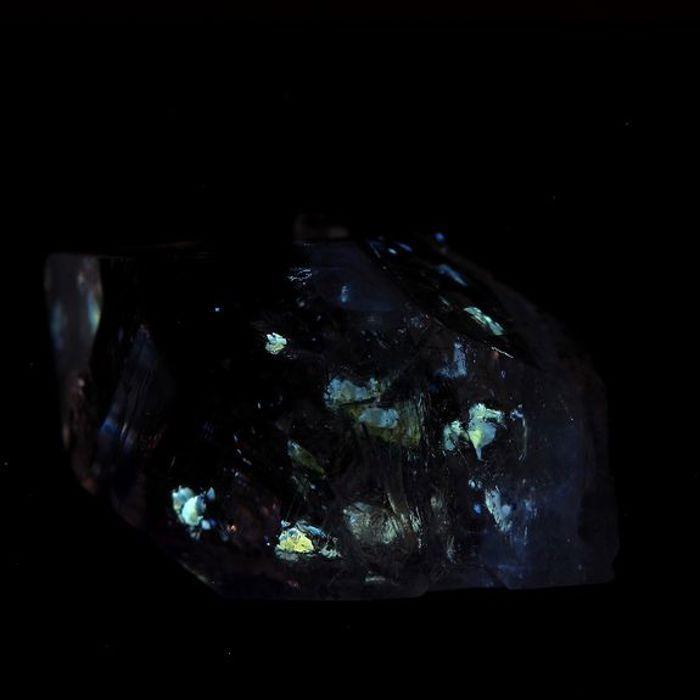 Pierres et Minéraux. Quartz Petrole. 9.20 ct. Balochistan, Pakistan.