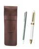 2 шт. в упаковке: пенал из зернистой коровьей кожи шоколадного цвета, металлический стержень и вращающаяся шариковая ручка 2C600, набор, белый SASTYO-701S-2C600-W-2