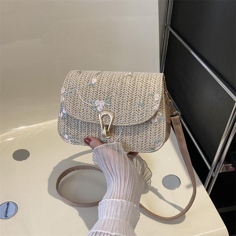 Модная соломенная плетеная сумка для женщин, новый стиль, маленькая свежая кружевная цветочная плетеная сумка-седло, модная сумка через плечо на одно плечо