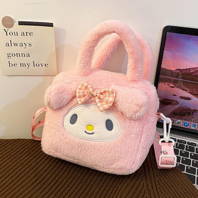 Очаровательная плюшевая ручная косметичка-кукла Sanrio Kuromi. Идеально подходит для детей и коллекционеров.