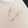Серьги неправильной формы золотого цвета в минималистском стиле с дизайнерским дизайном, модные украшения для ушей для женщин, повседневные гламурные серьги