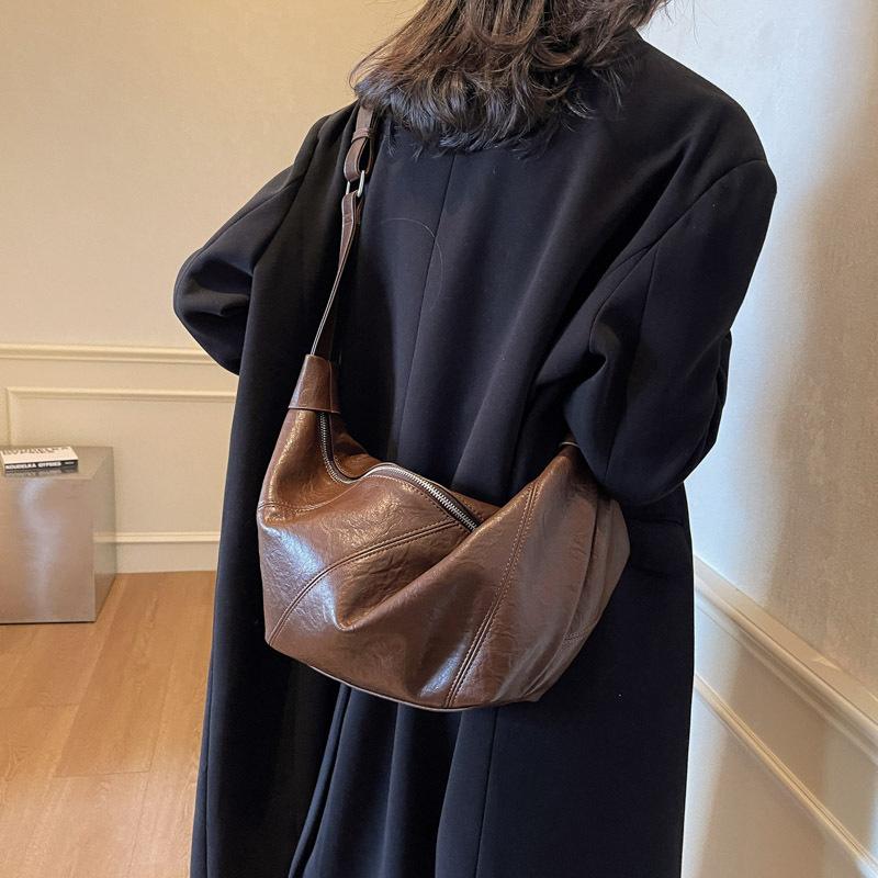 Плечо 2025 Универсальная сумка-мессенджер Корейское издание Сумка с чувством тренда Нишевая ins Пельмени Зимняя мода Складная сумка