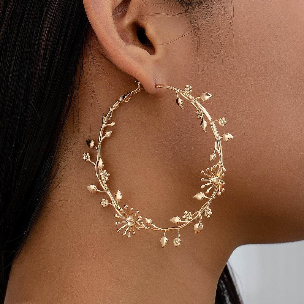Exaggerated Hoop Earrings for Women Leaf Flower Gold Color Big Circle Earrings Vintage Trend Women's Jewelry Gift