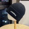 Новая шапка из толстой вязаной шерсти с вышивкой букв для женщин с маленьким лицом, повседневная, осенне-зимняя, для большой головы, с защитой ушей, теплая шапка-пуловер