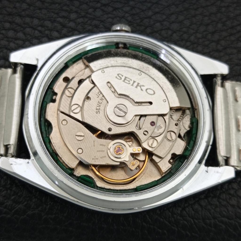 ЯПОНСКИЕ ВИНТАЖНЫЕ ОТРЕМОНТИРОВАННЫЕ АВТОМАТИЧЕСКИЕ МУЖСКИЕ ЧАСЫ SEIKO 5 С ЧЕРНЫМ ЦИФЕРБЛАТОМ a444234-1