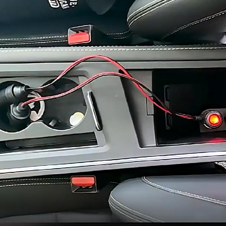 Автомобильный адаптер-разветвитель с двумя гнездами прикуривателя DC12V/24V со встроенным предохранителем 15A и индикаторами питания. Термостойкий корпус.