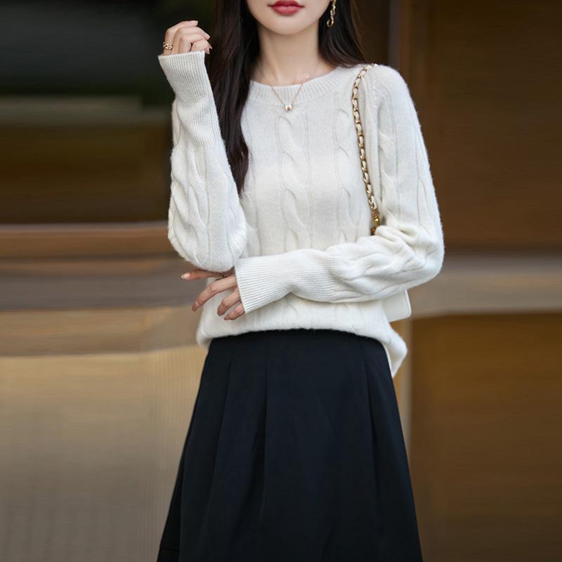 2024 Autumn/Winter Solid Color Round Neck Textured Sweater