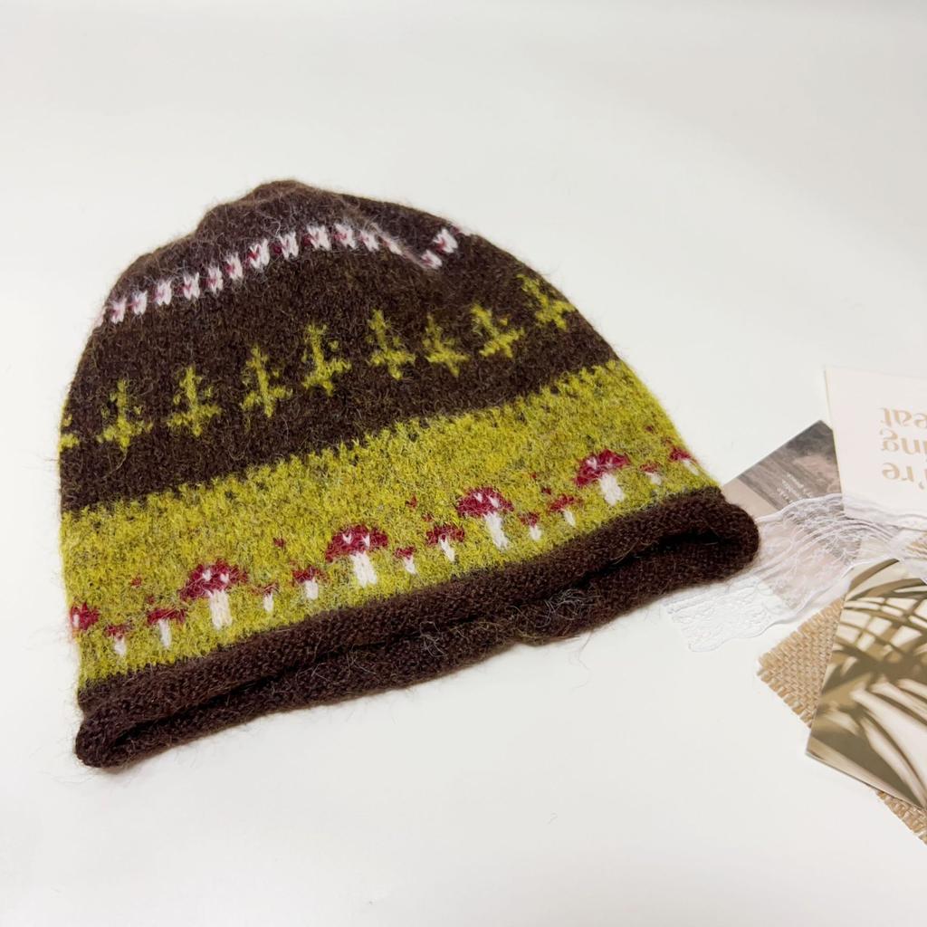 New European and American style jacquard knitted hat autumn and winter Maillard color show face small pile hat retro lazy wind cold hat