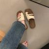 Корейская версия ретро шлепанцев с плоской подошвой и квадратным носком женская уличная обувь 2025 лето новая нишевая мода для города сандалии с открытым носком
