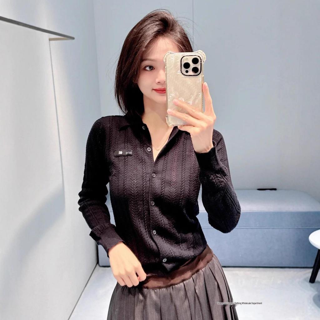 Серия Nanyou Miu: Высококачественная женская трикотажная футболка с полым лацканом и длинным рукавом, тренд на стройнящую верхнюю одежду для начала осени.