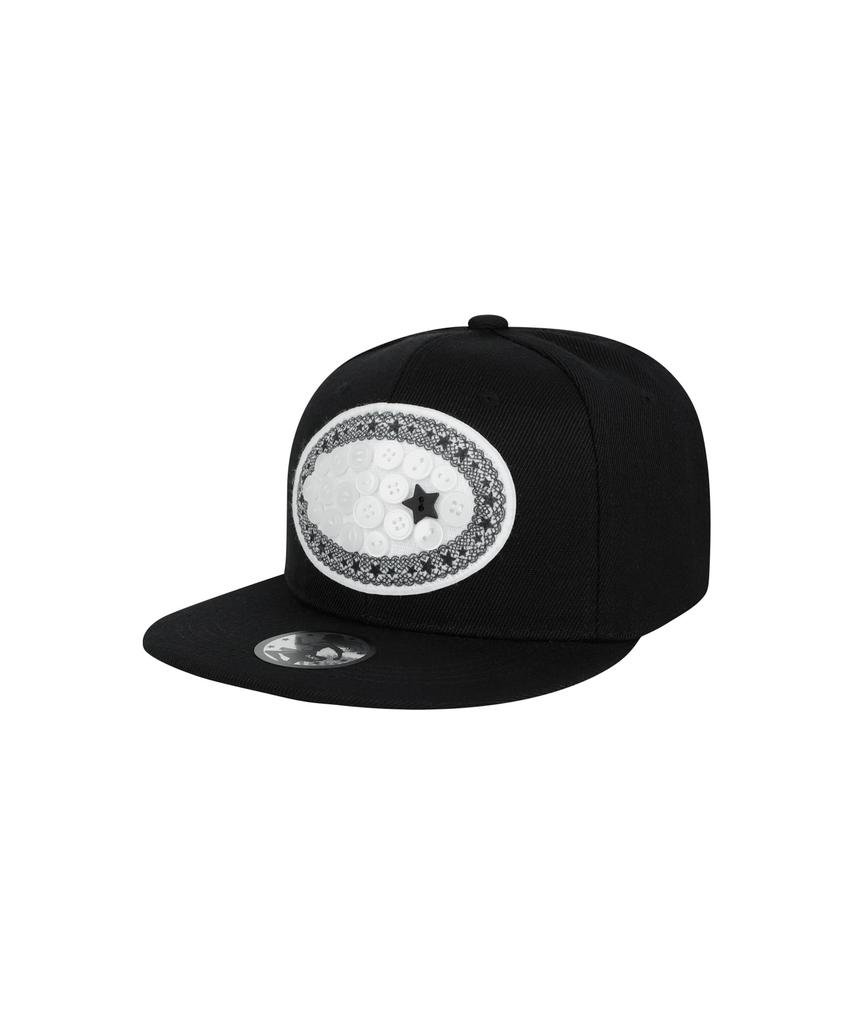 OJOS Кепка-Snapback с кружевной кнопкой-застежкой / Черная