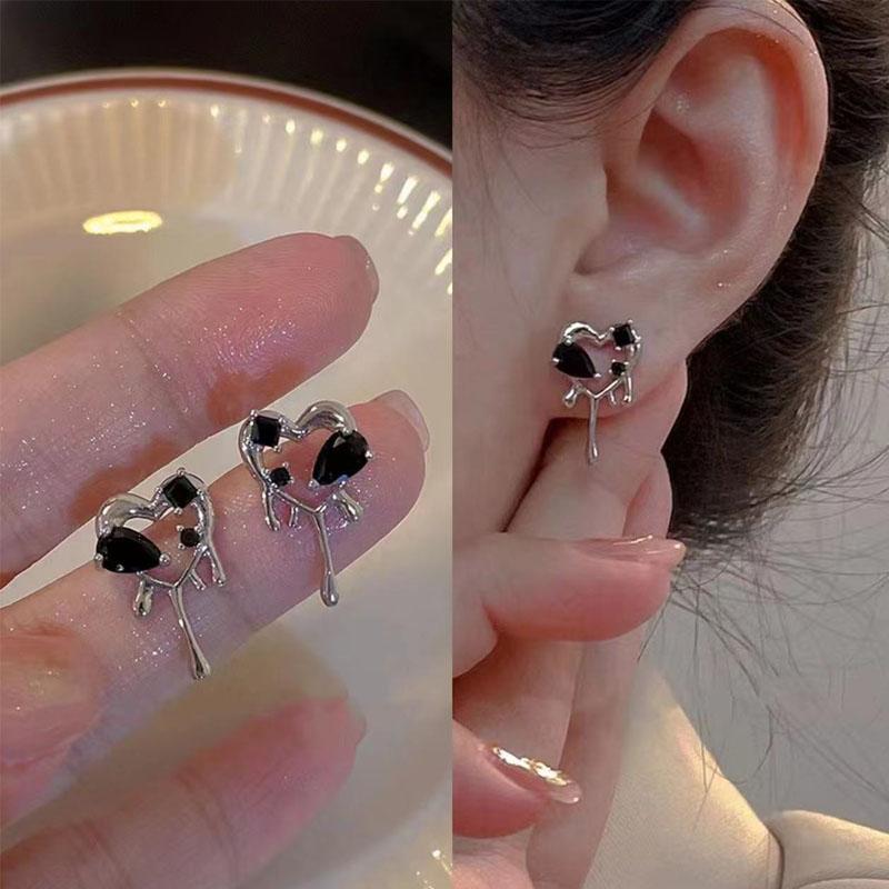 Винтажные полые металлические серьги-гвоздики в стиле панк с черным сердцем любви для женщин и девочек, милые крутые черные серьги в готическом стиле, вечерние ювелирные аксессуары