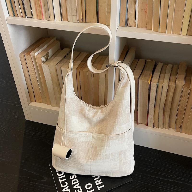 One shoulder messenger bag portable women's bag 2026 new fashion casual simple women's bag
