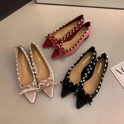 Дизайнерские туфли-лодочки на низком каблуке женские туфли Мэри Джейн модные туфли с заклепками и бантом-бабочкой весна-осень 2025 свадебные туфли для вечеринки