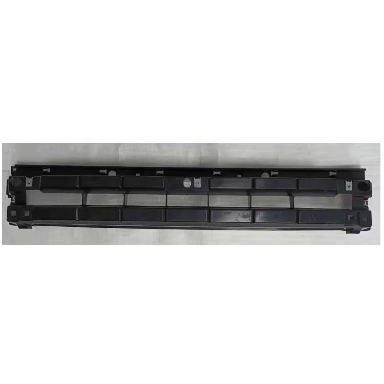 LR132640: Центральный кронштейн переднего бампера Land Rover Defender