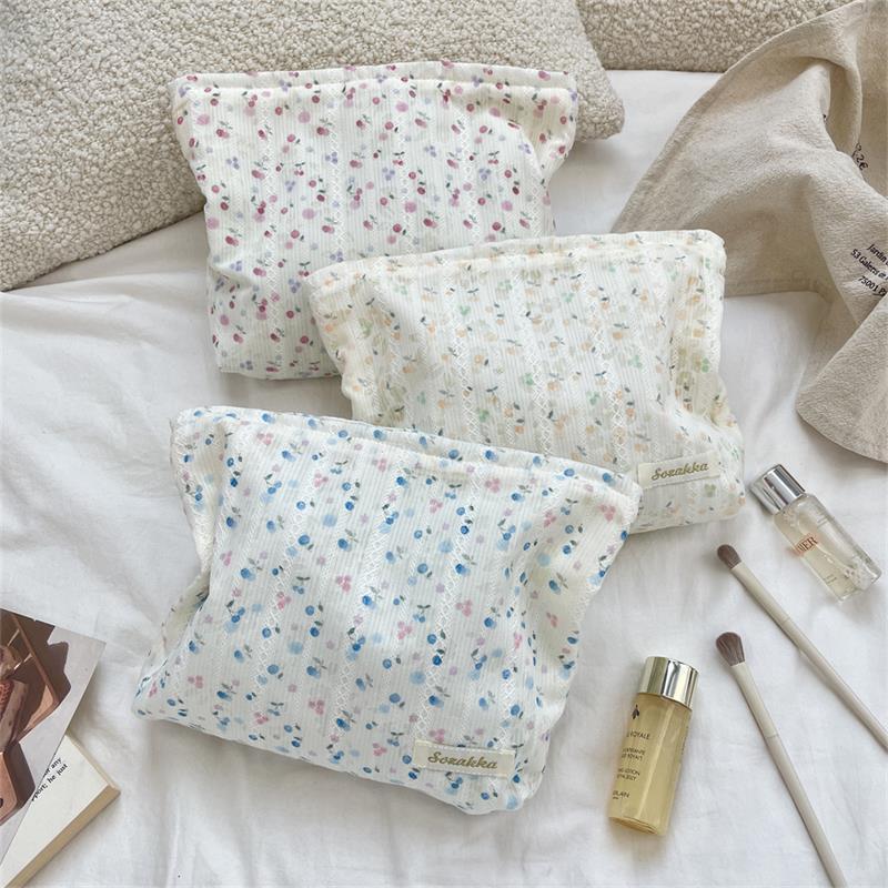 Милые кружевные цветочные женские косметички, портативный женский клатч, сумка для помады и макияжа для поездок на работу, женская сумка для хранения большой вместимости