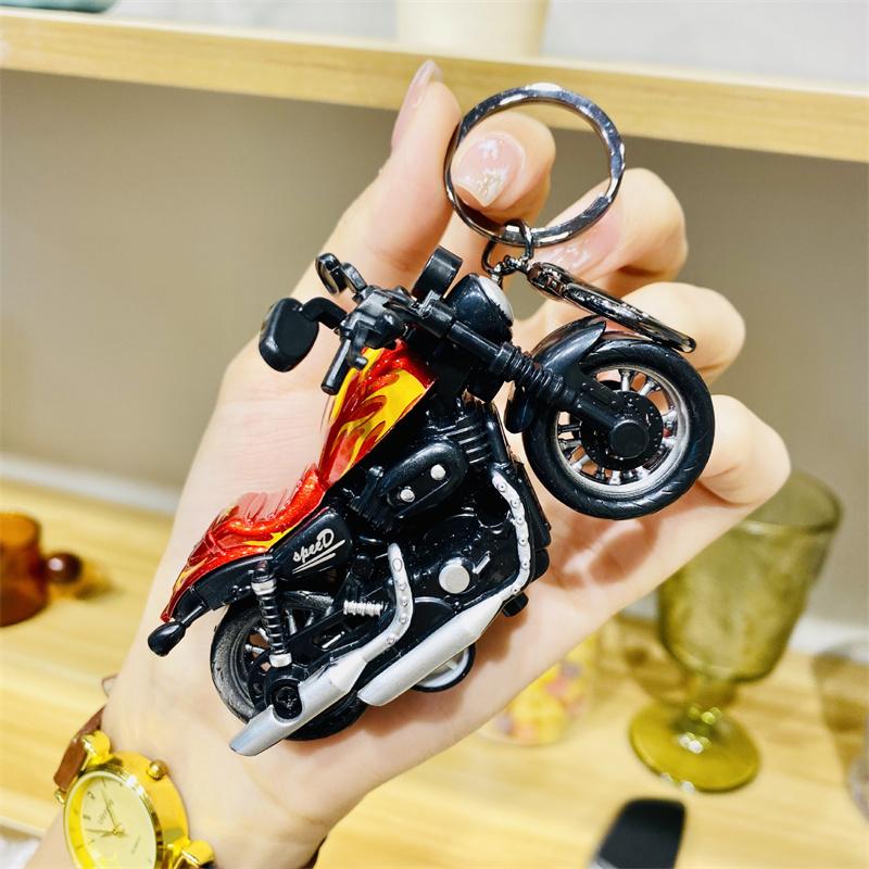 Фигурка мотоцикла в стиле хип-хоп, брелок для ключей, автомобильный кулон, мультяшная сумка, подвесное украшение