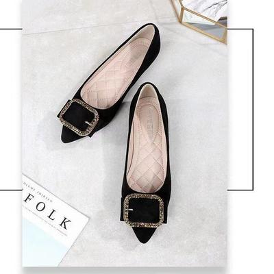 Туфли женские 2025 новые трендовые, универсальные остроносые на плоской подошве одинарные туфли черные рабочие универсальные удобные нишевые женские туфли