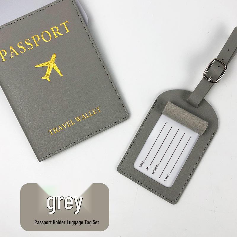 Набор «Обложка для паспорта из искусственной кожи и багажная бирка» с фирменным дизайном самолета