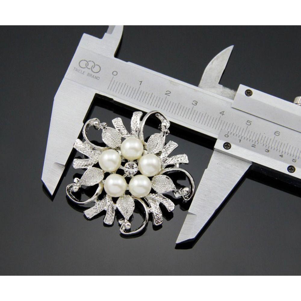 Metal Flower Brooch for Women Versatile Pearl Brooch Jewelry Brooches Party Clothing Accessories