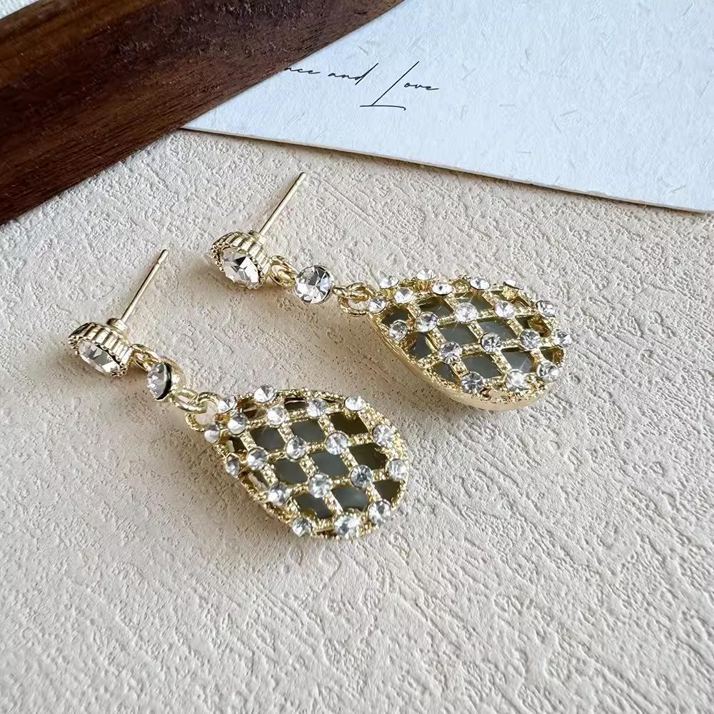 Изящные серьги-капли из блестящего металла с бриллиантами, стильный индивидуальный стиль, роскошные серьги высшего класса, модные модные серьги.