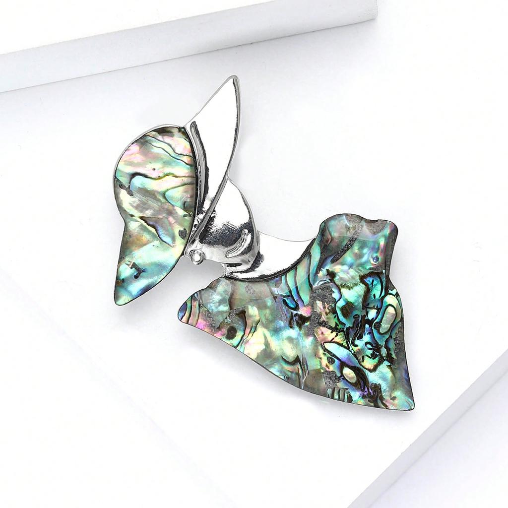 New European and American Atmospheric Alloy Shell Girl Brooches, Personalized and Fashionable Women's Suit Coat Chest Flower Accessory Brooch