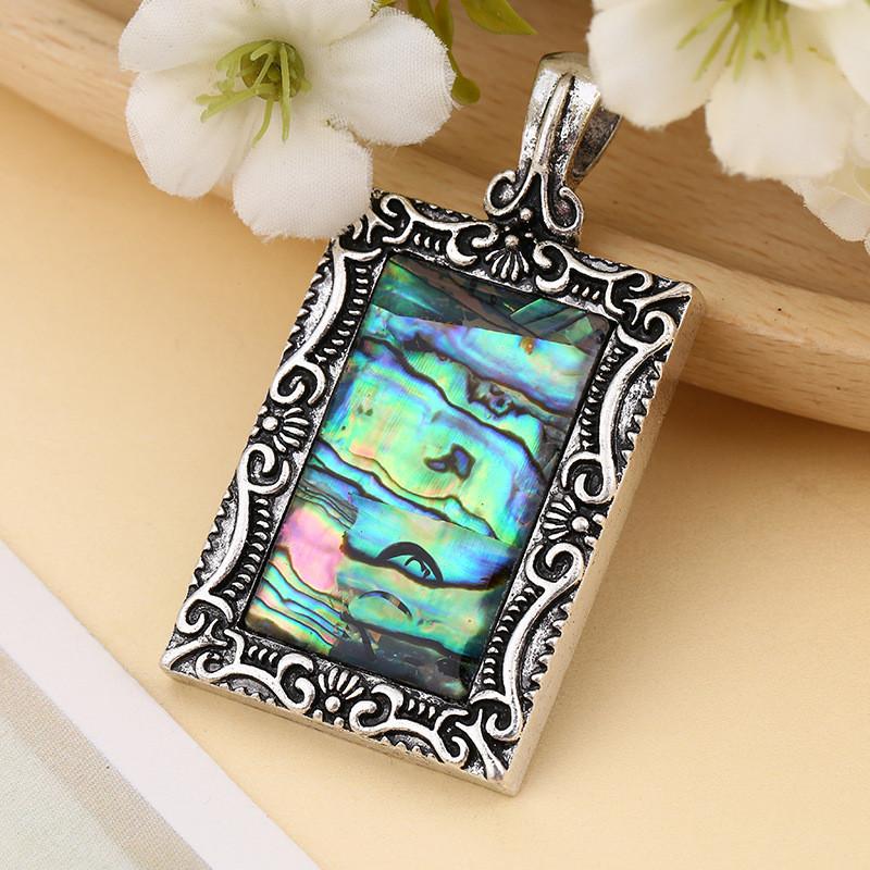 Shell Pendant Necklace With Geometric Embedding For Fashion Jewelry Crafts