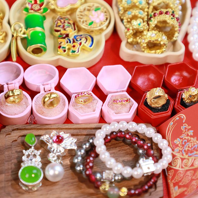 1/12 Кукольный домик Миниатюрный в стиле вестерн Шкатулка для демонстрации ювелирных изделий Моделирование ожерелья Модель Игрушка Мини Украшения Аксессуары для кукольного домика