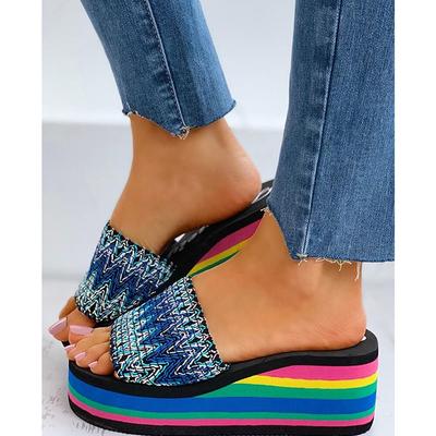 Летние шлепанцы на танкетке, радужные сандалии на платформе, женские туфли без каблуков, модные сандалии-тапочки, уютные прогулочные туфли