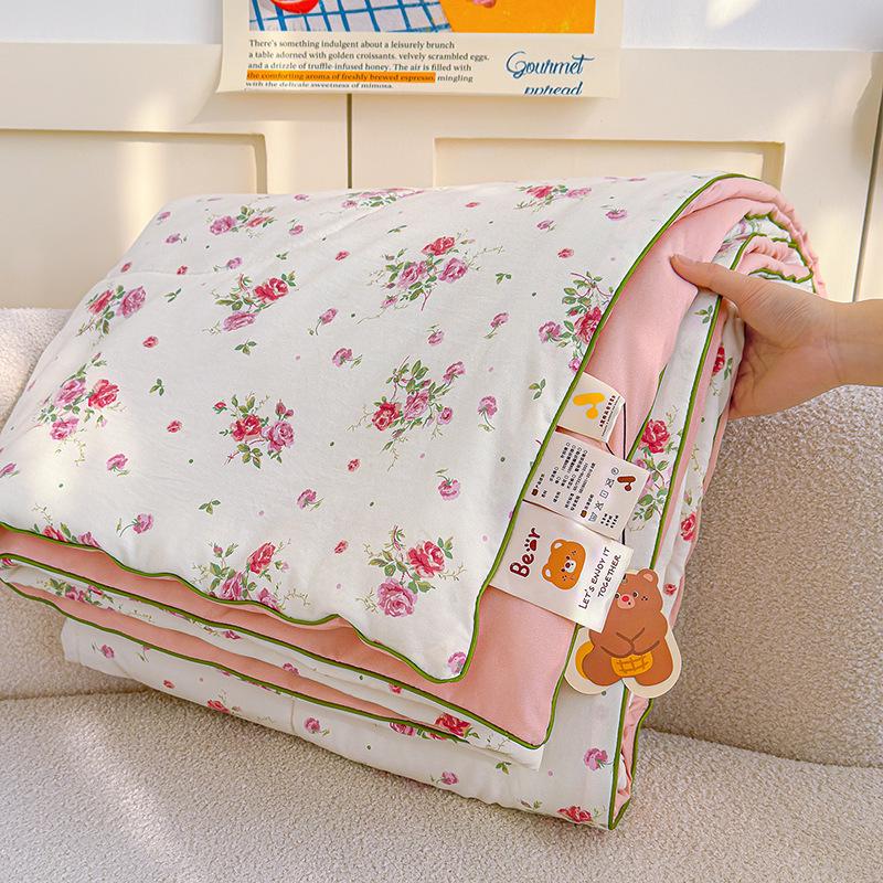 Washable Cotton Double Gauze Cartoon Summer Quilt for Mother and Baby - Soft, Fresh, and Thin Air Conditioning Blanket