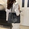 Large Capacity Bag for Women In Spring Versatile New Simple Shoulder Bag Texture Women's Chain Commuting Tote Bag