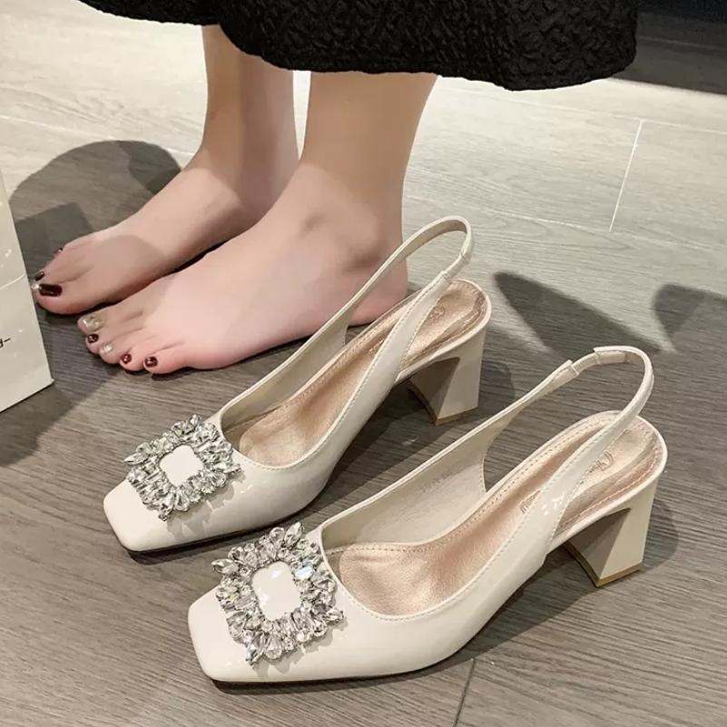 2024 летняя мода стразы квадратные пуговицы высокие каблуки босоножки толстые лакированные кожаные ремешок сзади женские туфли-лодочки