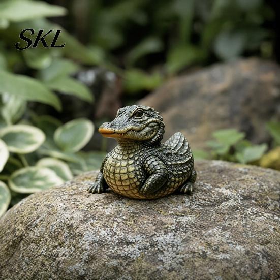 Military Enthusiast Collectible Duck Figurine, Patriotic Veteran Ornament for Car Dashboard, Resin Red White And Blue Decor Independence Day Memorial