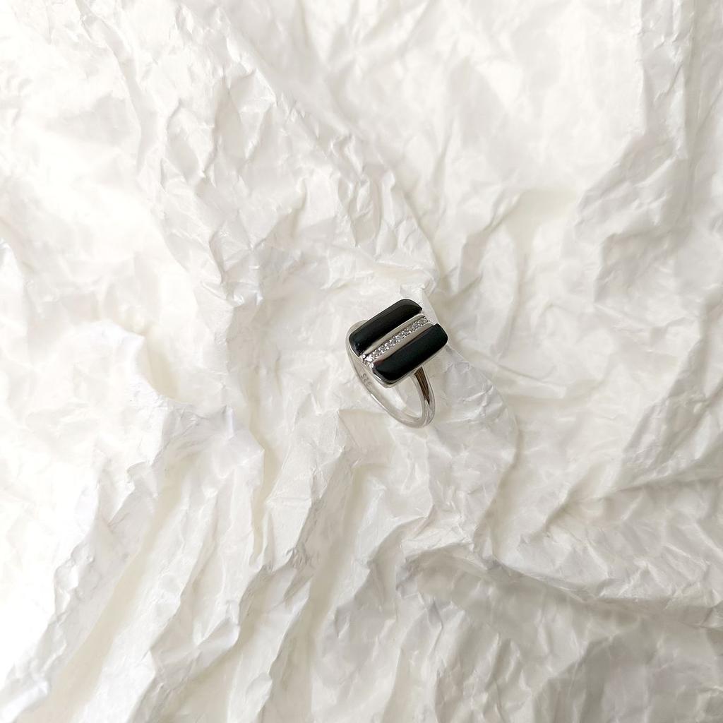 Серебряное кольцо с натуральным ониксом, вес изделия 2,83 гр (60002123)