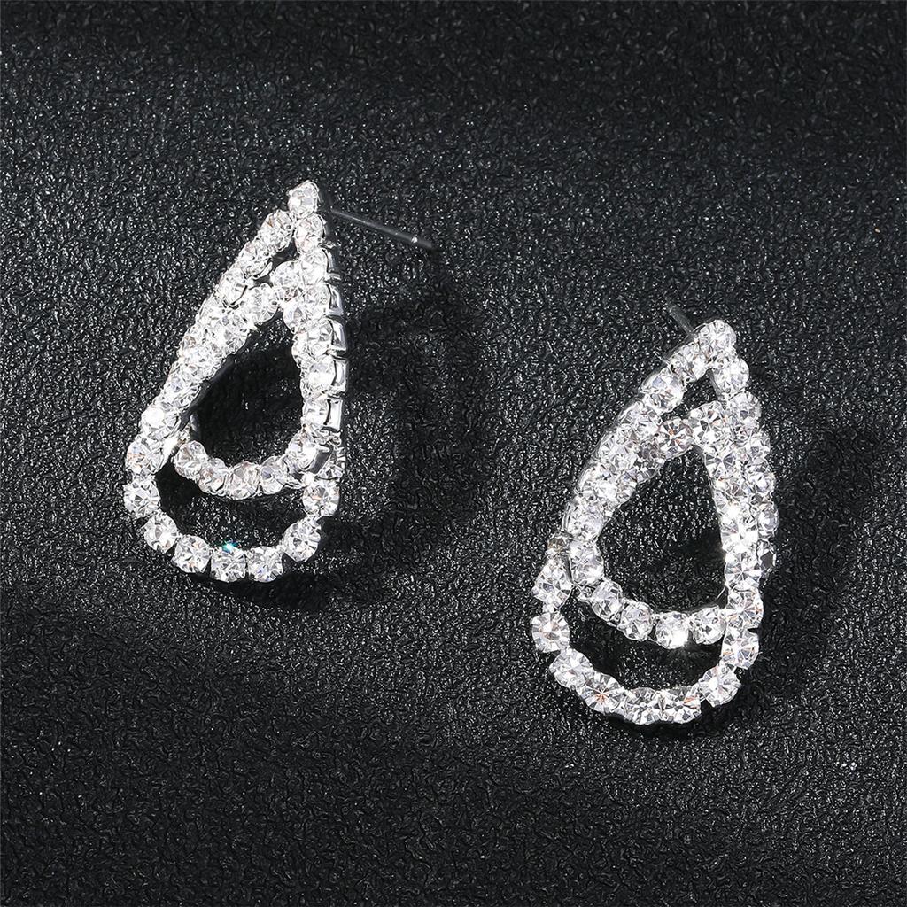 Европа и Соединенные Штаты Простые дикие серьги в форме капли Серьги с улучшенным чувством нишевого дизайна Женские серьги со стразами