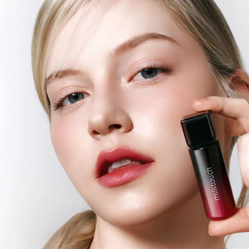 MILK TOUCH Черная смываемая тату для губ 4,5 г