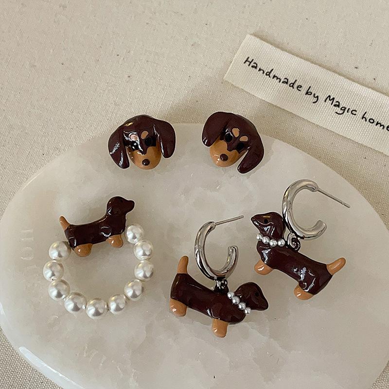 Милые милые серьги-гвоздики в виде таксы для женщин, нишевый дизайн, чувство уникальной индивидуальности, изысканные элегантные универсальные серьги