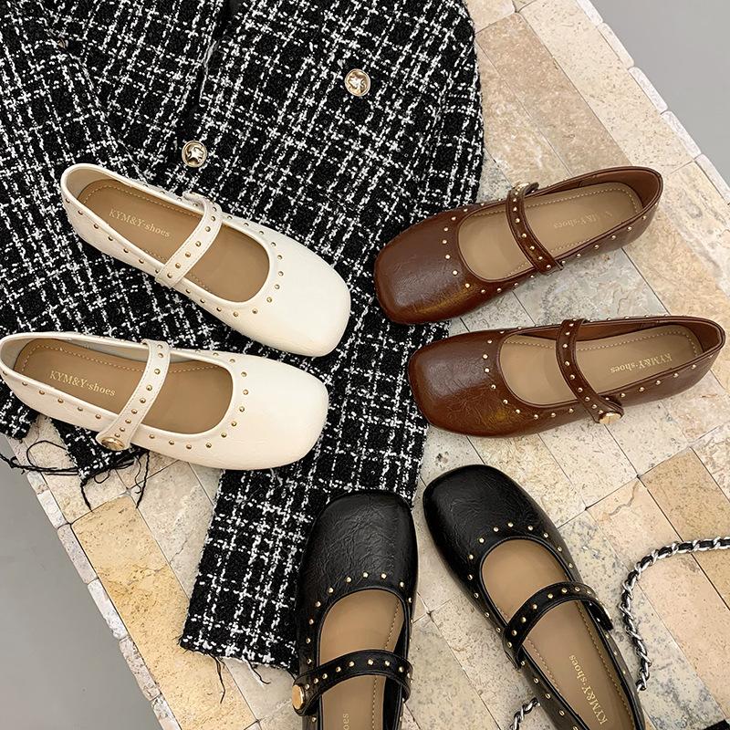 Весна 2025 года, новые ретро-туфли с заклепками, односложный ремень с пряжкой, толстый каблук, универсальные удобные туфли Мэри Джейн