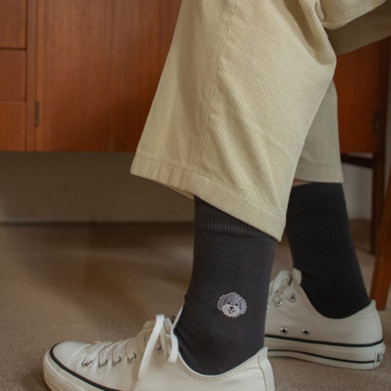 SNOOZY Silver Poodle Dog Face Embroidered Socks (Matte Gray)