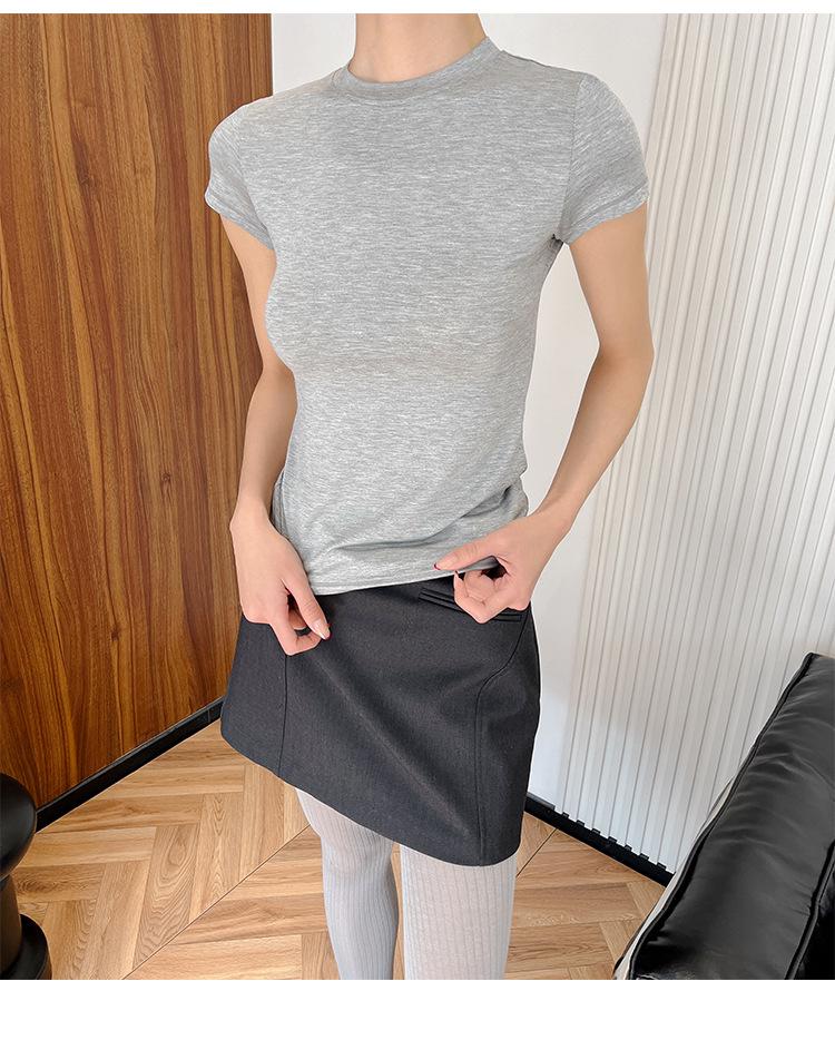 Женская приталенная футболка с коротким рукавом и круглым вырезом - Ощущение обнаженности, Прямое плечо, Удобная посадка