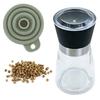Moulin à épices, entonnoir et coriandre en graine bio