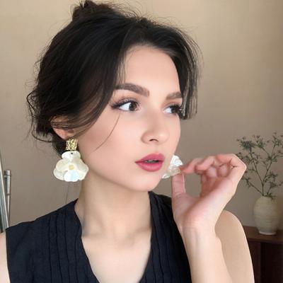 Yousheng 1 пара женских серег-гвоздиков Преувеличенная форма цветка Висячие серьги Серьги в французском стиле Ювелирные аксессуары